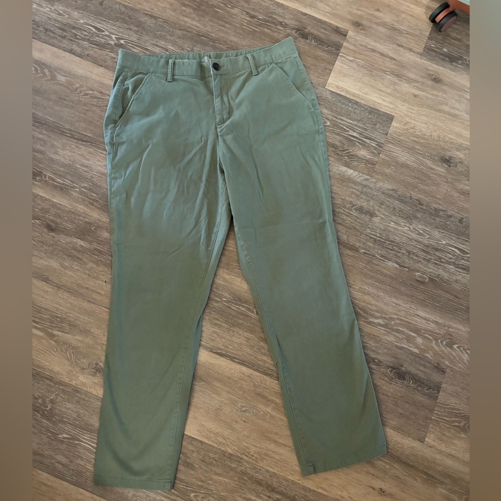 Woman’s St John’s Bay Girlfriend Chino Pants in Olive Green Sz 14
